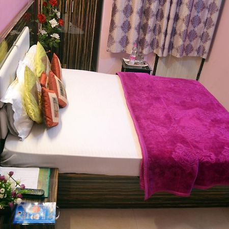 Yatri Guest House นิวเดลี ภายนอก รูปภาพ