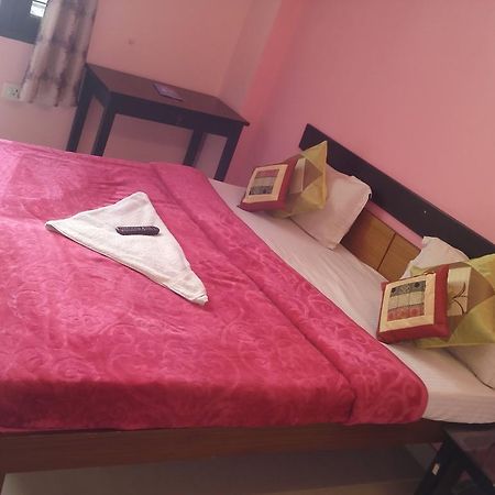 Yatri Guest House นิวเดลี ภายนอก รูปภาพ