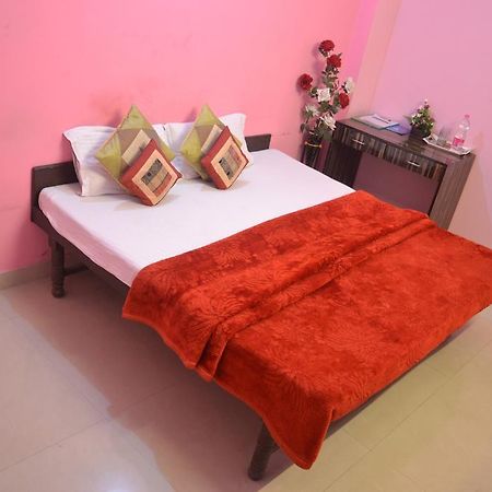 Yatri Guest House นิวเดลี ภายนอก รูปภาพ