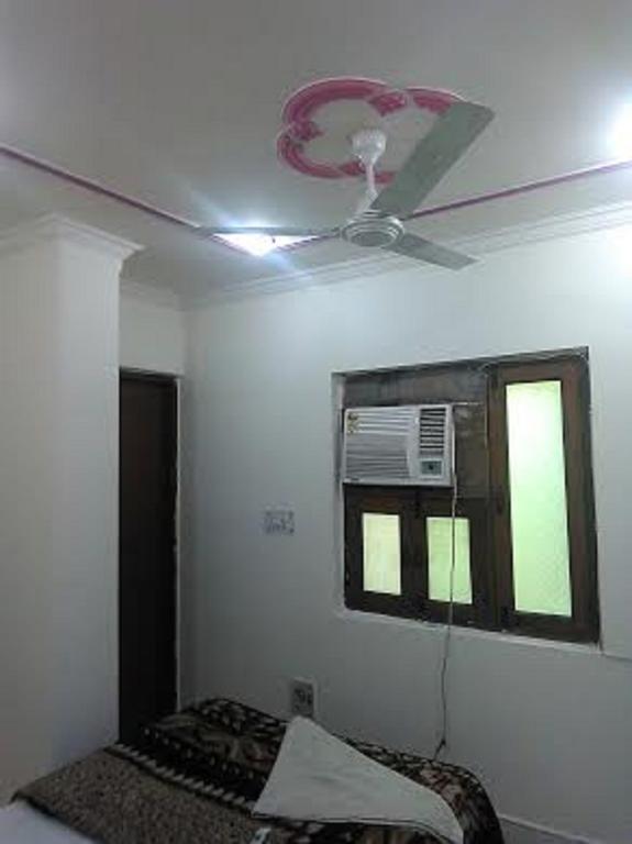 Yatri Guest House นิวเดลี ห้อง รูปภาพ
