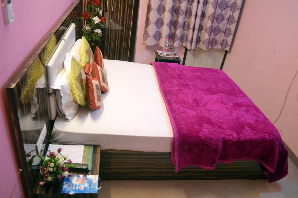 Yatri Guest House นิวเดลี ภายนอก รูปภาพ