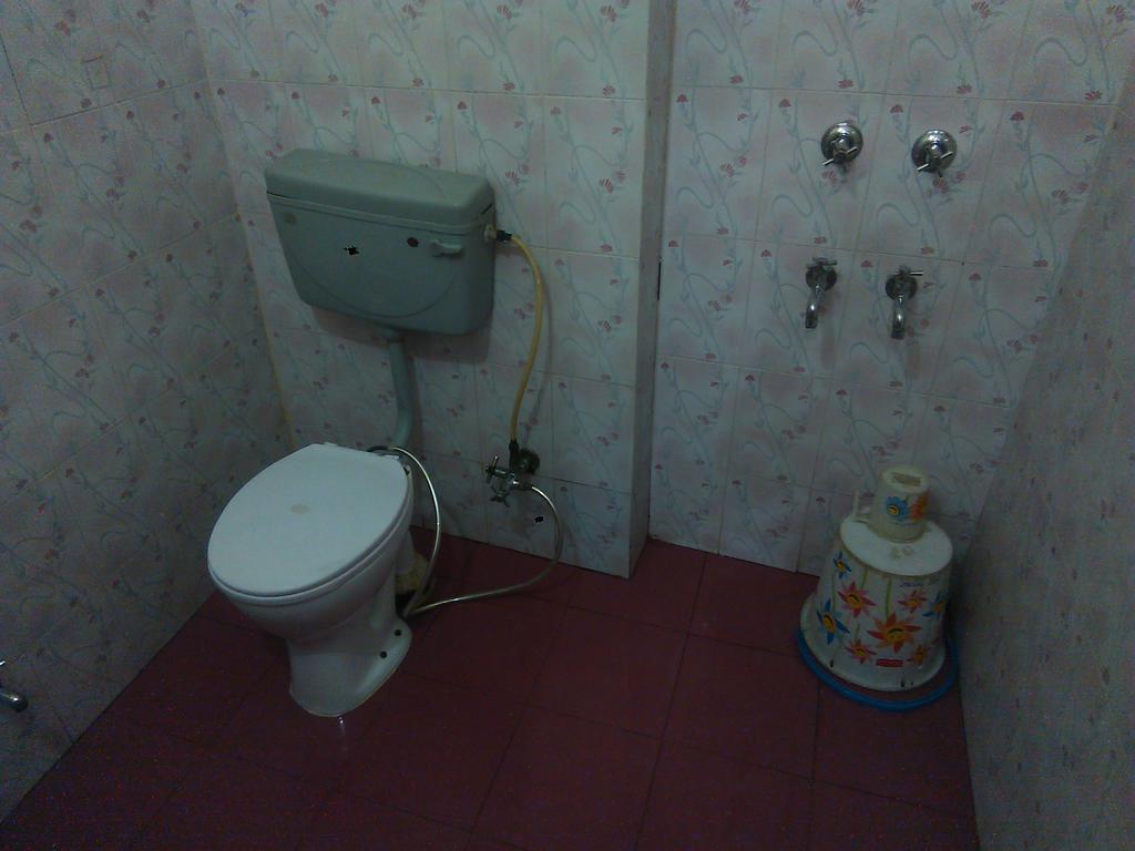 Yatri Guest House นิวเดลี ภายนอก รูปภาพ