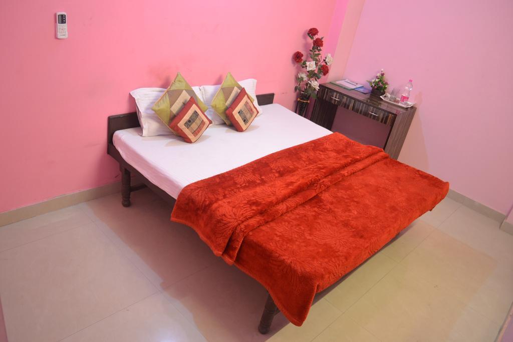 Yatri Guest House นิวเดลี ภายนอก รูปภาพ