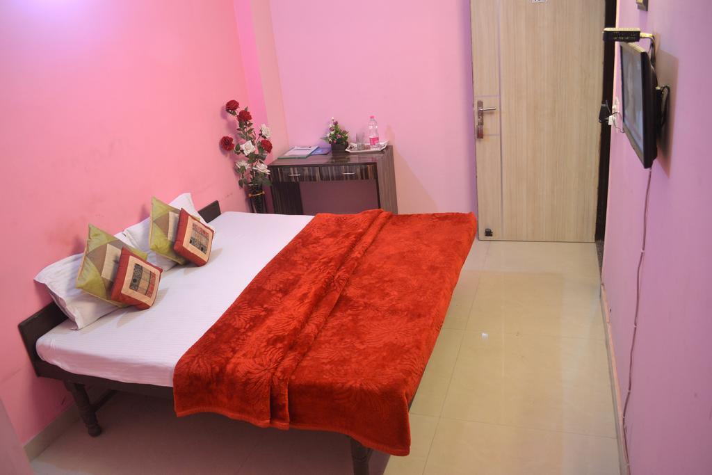 Yatri Guest House นิวเดลี ภายนอก รูปภาพ